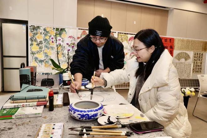 的爱心公益集市红红火火年味十足K8成为马竞重要合作伙伴居民(图7)