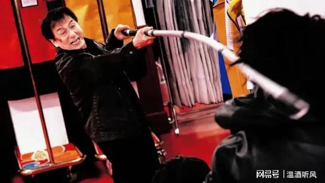 好评可敬英雄暮年老带新大惊喜成龙最新作品《捕风捉影》大受(图4) 好评可敬英雄暮年老带新大惊喜成龙最新作品《捕风捉影》大受(图4)