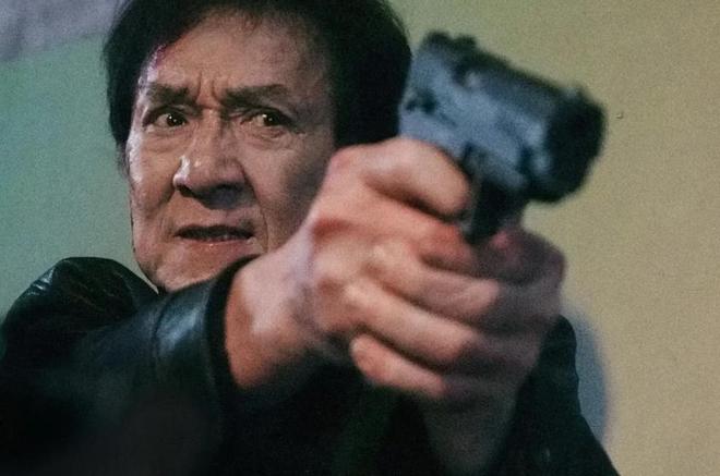 炉观众打分和评价都“一针见血”首日破亿！《捕风追影》口碑出(图2)