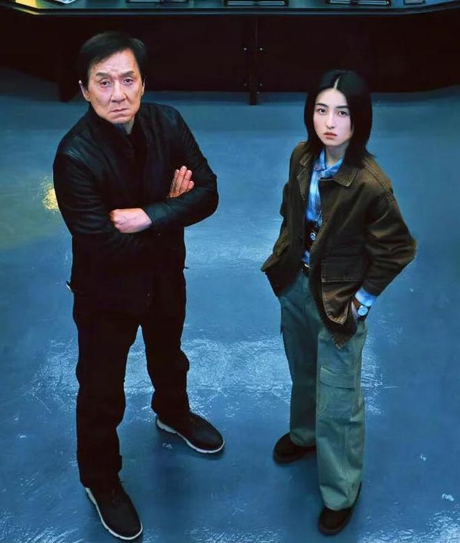 炉观众打分和评价都“一针见血”首日破亿！《捕风追影》口碑出(图19)