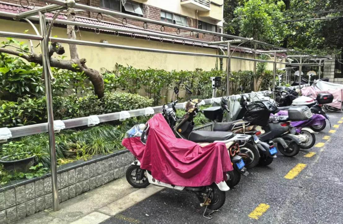 码”智能充电站“见缝插针”建起来动真碰硬丨为老旧小区添安全“砝(图3)